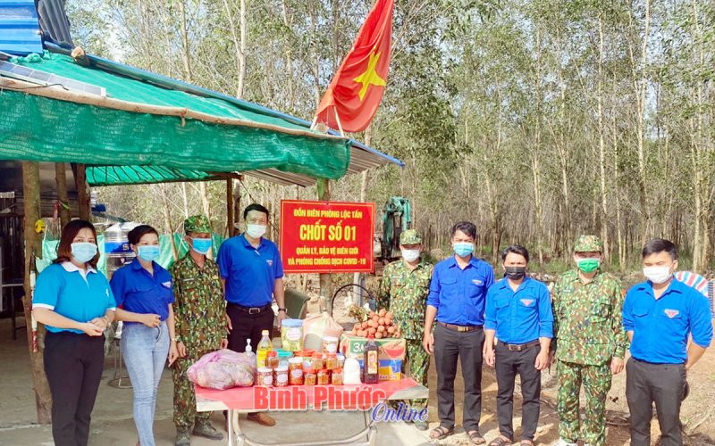 Tuổi trẻ tiếp sức tuyến đầu chống dịch