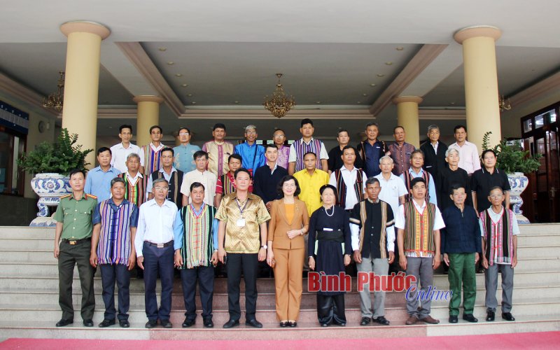 40 cán bộ, người có uy tín đi tham quan, học tập kinh nghiệm tại các tỉnh phía Bắc