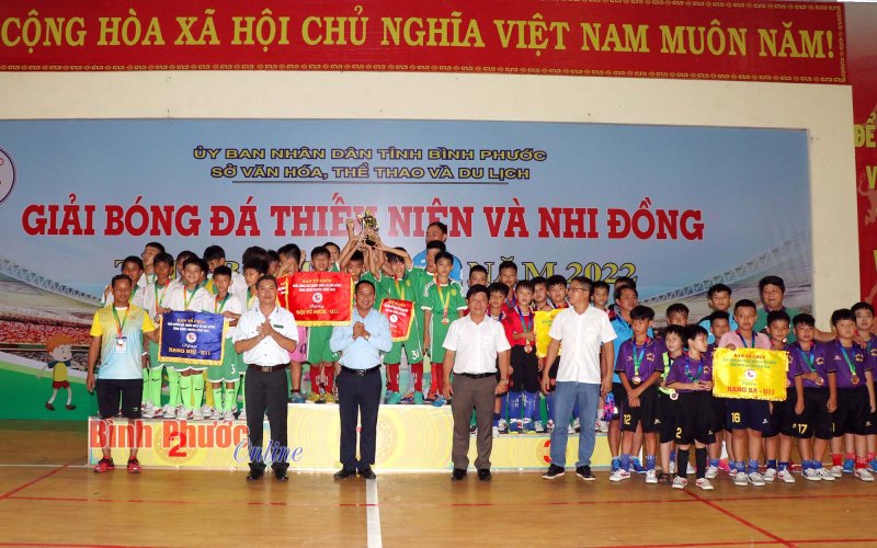 Bế mạc giải bóng đá thiếu niên và nhi đồng tỉnh Bình Phước