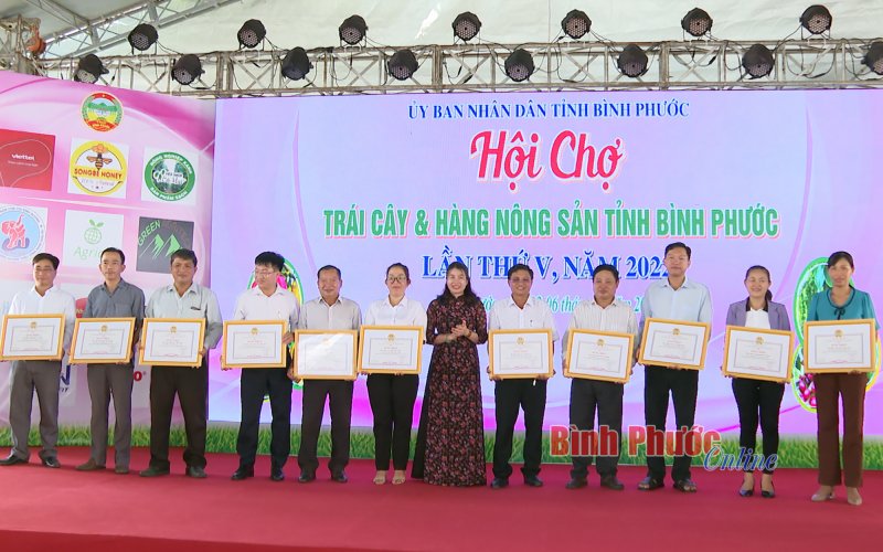 Bế mạc Hội chợ trái cây và hàng nông sản tỉnh Bình Phước lần thứ V