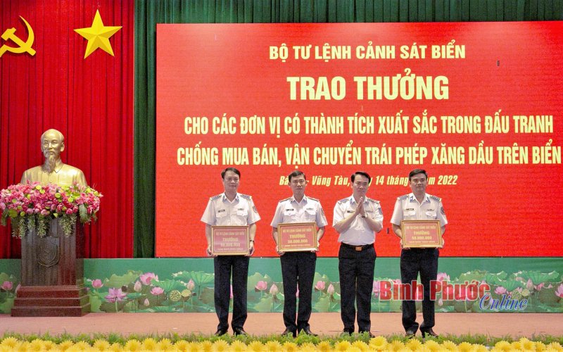 Bộ Tư lệnh Cảnh sát biển khen thưởng trong đấu tranh chống tội phạm trên biển