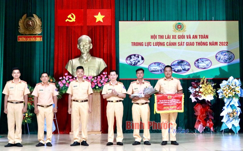 Công an Bình Phước nhất lái xe giỏi và an toàn lực lượng cảnh sát giao thông phía Nam