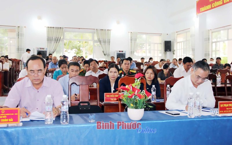 Cử tri TX. Phước Long đề nghị xem xét vấn đề tăng học phí và bỏ quy hoạch treo kéo dài