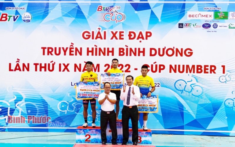 Đỗ Tiến Dũng và Đặng Trung Dũng chinh phục thành công chặng 2 Giải xe đạp truyền hình Bình Dương