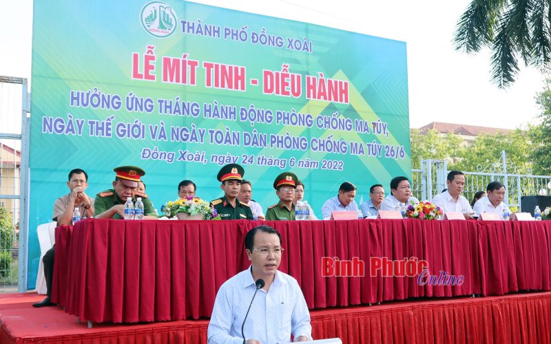 Đồng Xoài: Hơn 1.000 người tham gia mít tinh, diễu hành hưởng ứng Ngày toàn dân phòng, chống ma túy