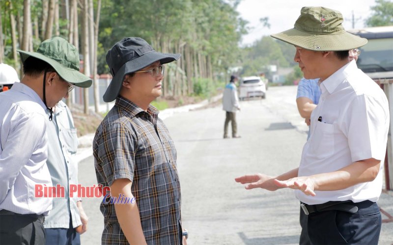 Đồng Xoài khắc phục thời tiết, dồn sức thi công các công trình đường, suối