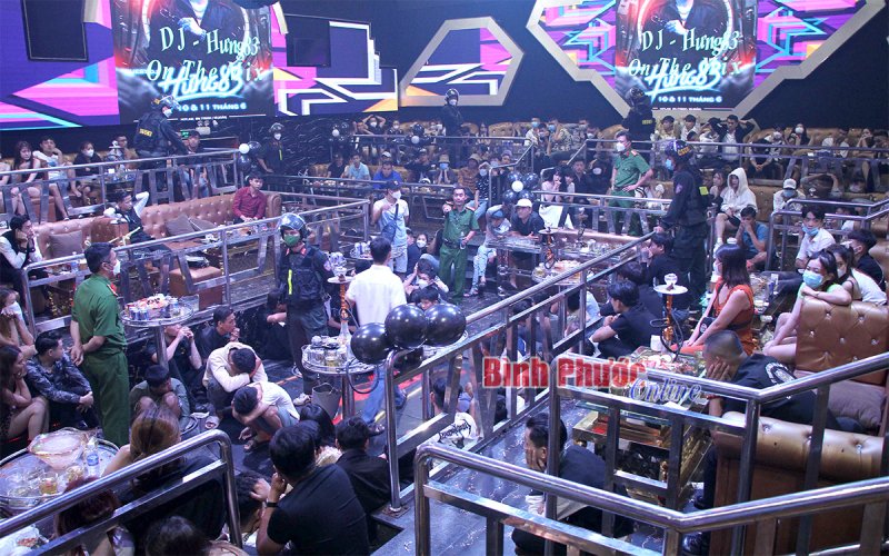 Đột kích quán Bar HV phát hiện hơn 60 nam, nữ dương tính với ma túy