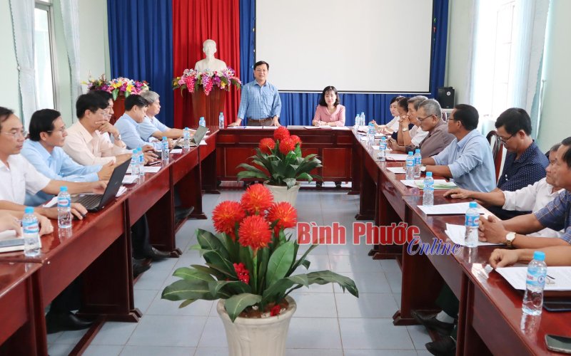 Gặp gỡ, trao đổi với bí thư chi bộ khu dân cư, đảng viên cao tuổi đảng là cách để hiểu cơ sở và gần dân hơn