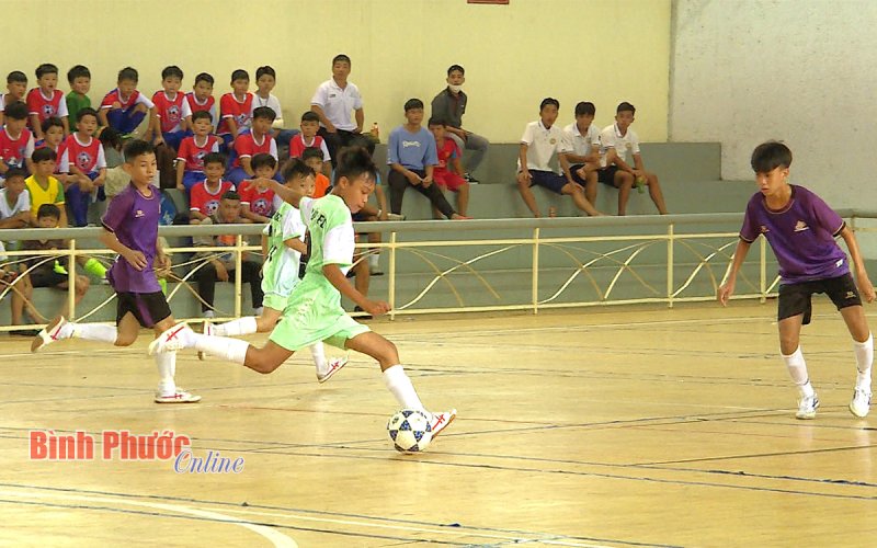 Khai mạc giải bóng đá mini U11 và U13
