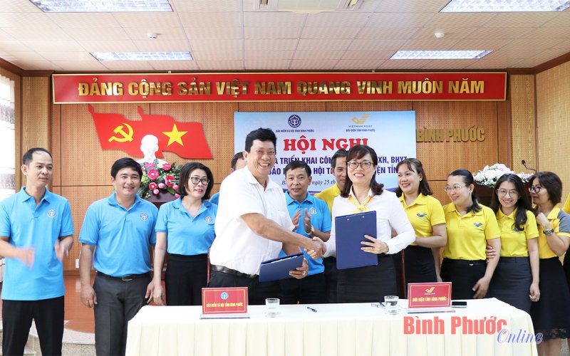 Ký kết phối hợp thực hiện phát triển đối tượng tham gia BHXH, BHYT