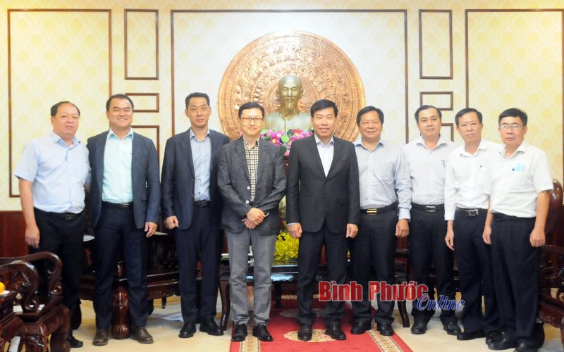 Lãnh đạo tỉnh tiếp, làm việc với Công ty cổ phần gỗ MDF VRG Dong Wha