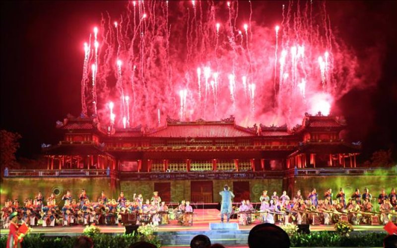 Lung linh sắc m&agrave;u trong đ&ecirc;m khai m&agrave;n Tuần lễ Festival Huế 2022