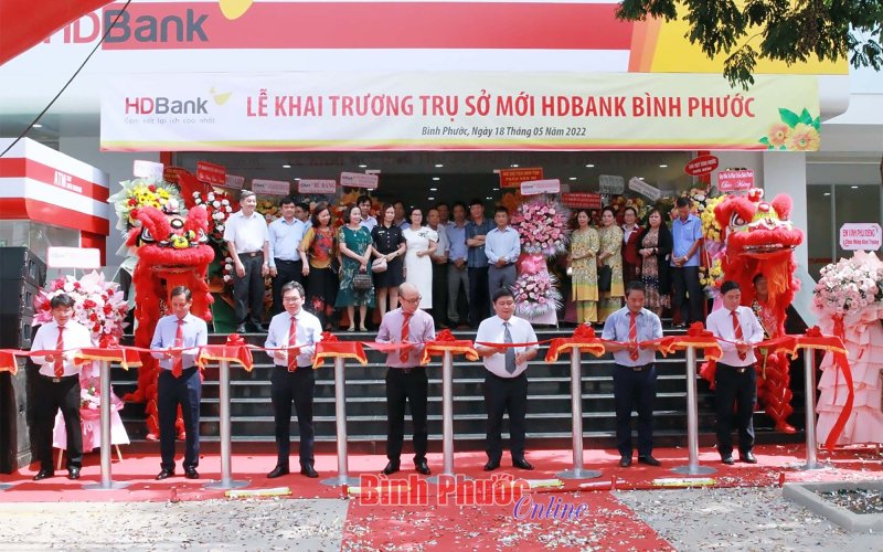 Người dân Bình Phước trải nghiệm dịch vụ tài chính ngân hàng trực tuyến của HDBank