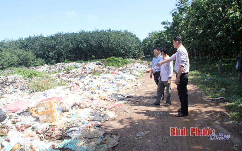 Người dân mong sớm di dời bãi rác xã Long Hà