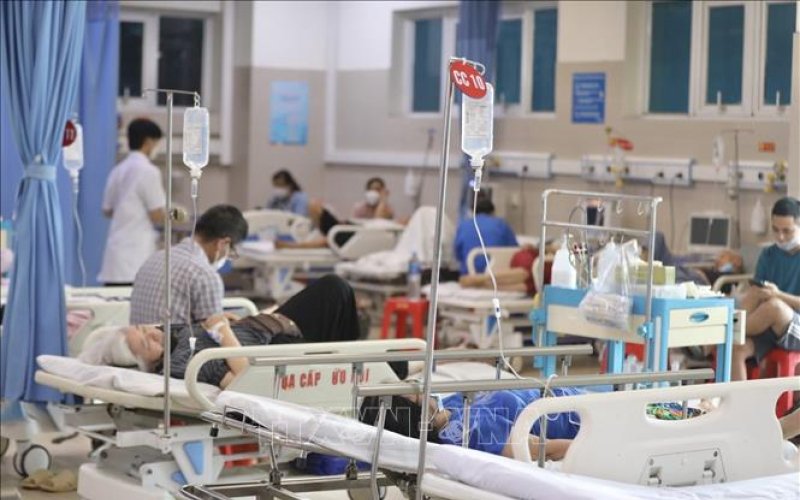 Người già, trẻ em và người mắc tay chân miệng nhập viện tăng do nắng nóng