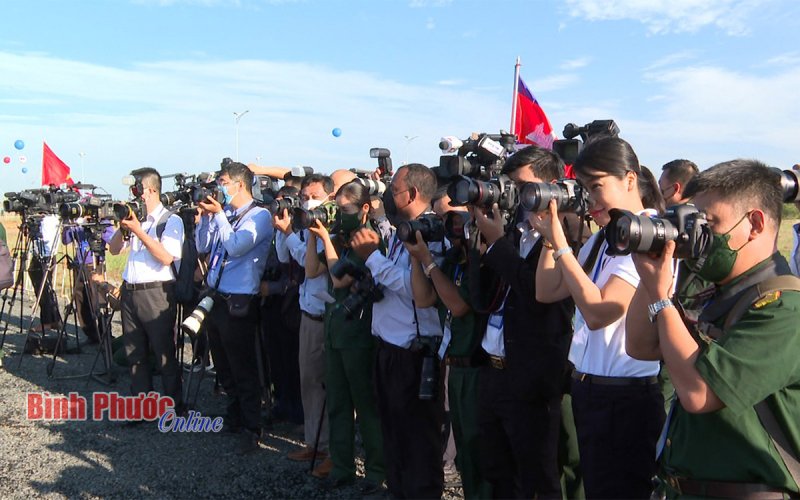 Nh&agrave; b&aacute;o - &ldquo;người thất nghiệp, ăn b&aacute;m&rdquo;?