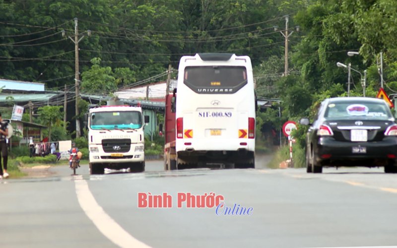 Tiềm ẩn tai nạn giao thông ở km19, QL 14