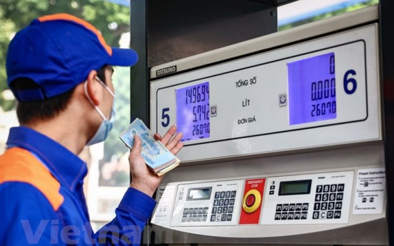 Tiếp tục tăng mạnh, xăng RON95 vượt ngưỡng 31.500 đồng mỗi lít