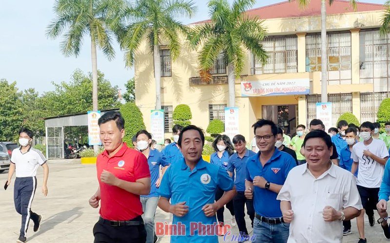 Tuổi trẻ Bình Phước chạy bộ gây quỹ vì cộng đồng