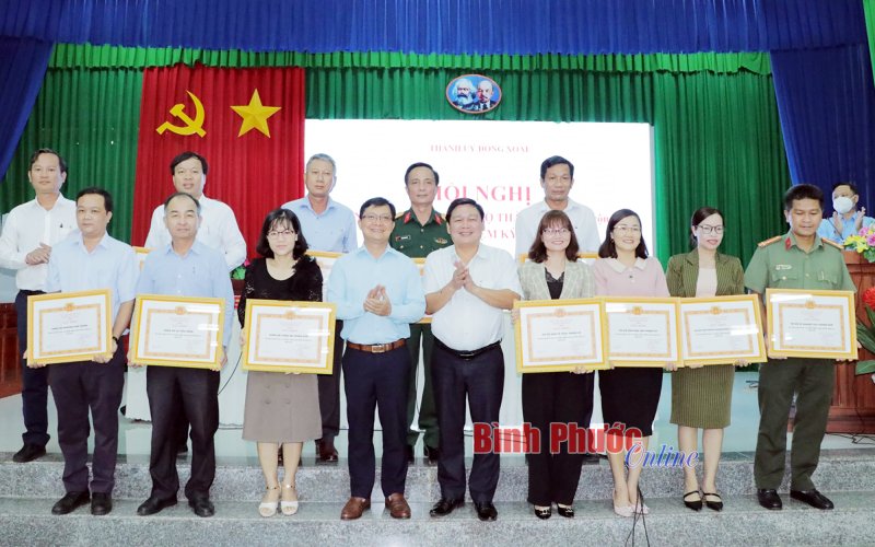 Xây dựng Đảng đồng bộ trên các lĩnh vực