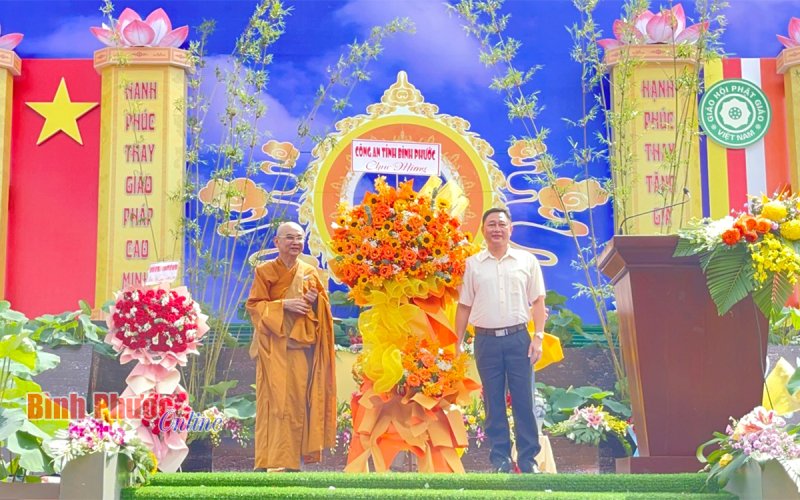 500 phần quà trao tặng hộ có hoàn cảnh khó khăn phường Tân Thiện