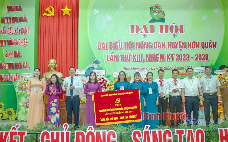 Bà Đặng Thị Kim Tuyến được bầu giữ chức Chủ tịch Hội Nông dân huyện Hớn Quản