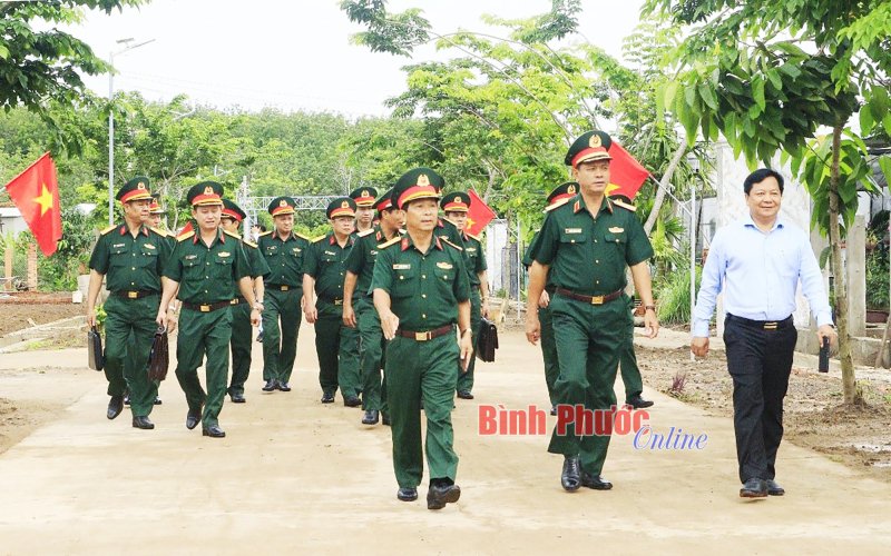 Bình Phước: Tư lệnh Quân khu 7 kiểm tra công tác chuẩn bị tham quan mô hình điểm về quốc phòng địa phương, dân quân tự vệ