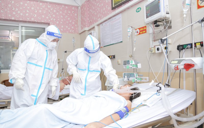 Bộ Y tế thông tin về chi phí điều trị COVID-19 khi chuyển từ nhóm A sang nhóm B