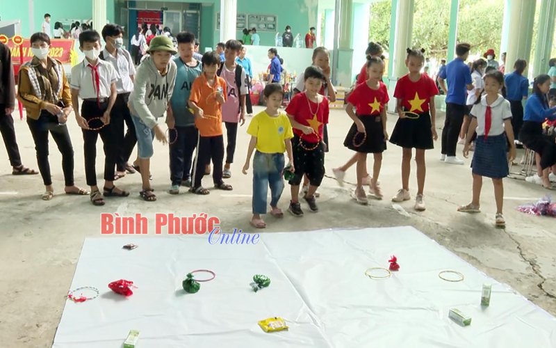 Chơn Thành: 300 trại sinh tham gia trại hè 'Búp măng xinh'