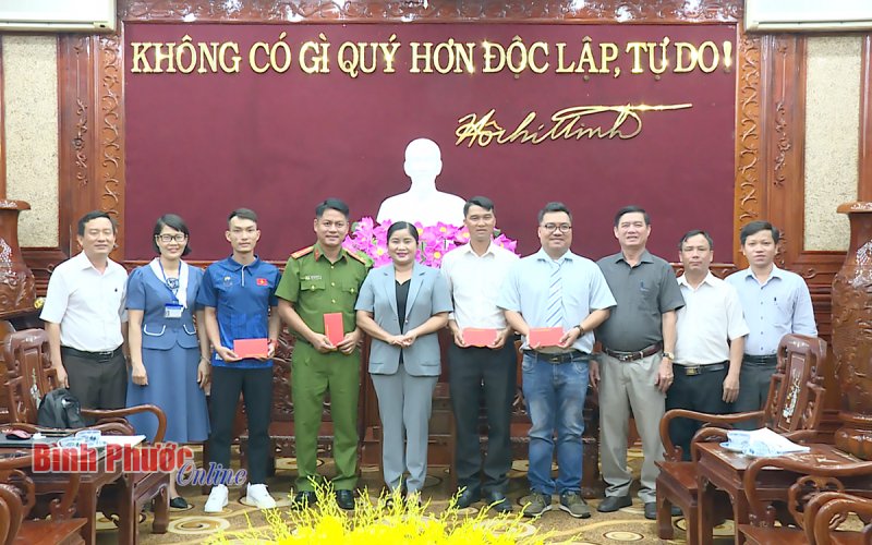 Chủ tịch UBND tỉnh Bình Phước gặp mặt các điển hình tiên tiến