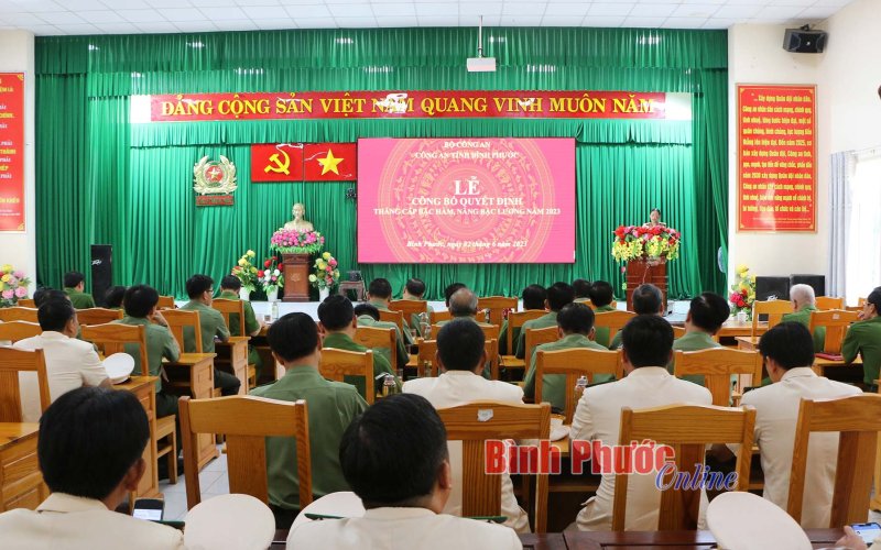 Công an Bình Phước: 694 sĩ quan được thăng cấp bậc hàm và nâng lương