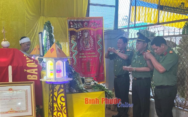 Công an tỉnh Bình Phước: Thăm, động viên gia đình cán bộ, chiến sĩ hy sinh trong vụ việc tại Đắk Lắk