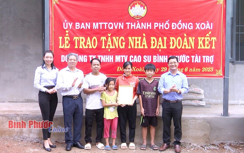 Công ty Cao su Bình Phước hỗ trợ xây dựng nhà đại đoàn kết