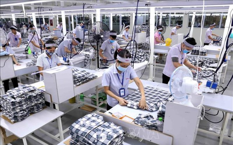 Đề xuất tiền lương làm căn cứ đóng bảo hiểm xã hội bằng 70% thu nhập