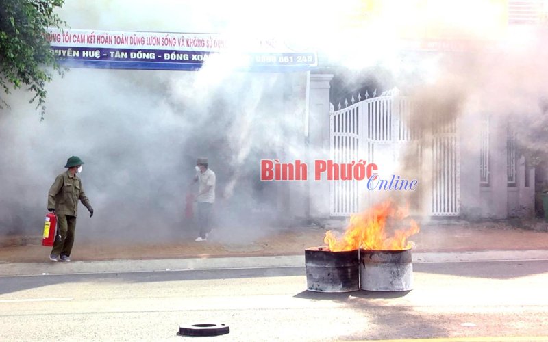 Diễn tập phương án phòng cháy chữa cháy tổ liên gia