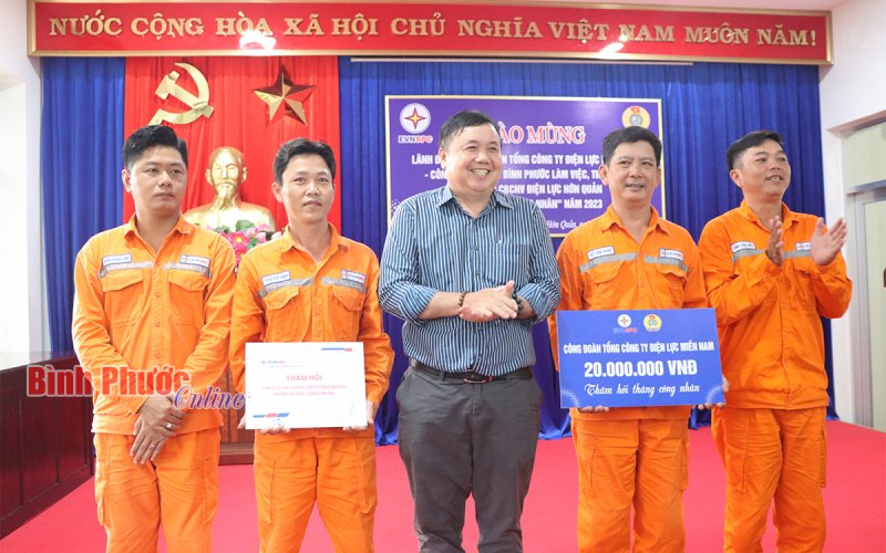 Đoàn công tác Tổng công ty Điện lực miền Nam thăm Điện lực Hớn Quản