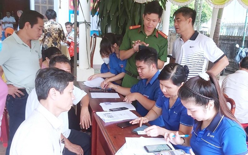 Đồng Xoài: Tăng cường hỗ trợ kích hoạt định danh điện tử cho công dân