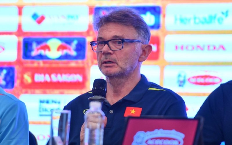 HLV Troussier: Quang Hải nỗ lực tối đa để đáp ứng yêu cầu
