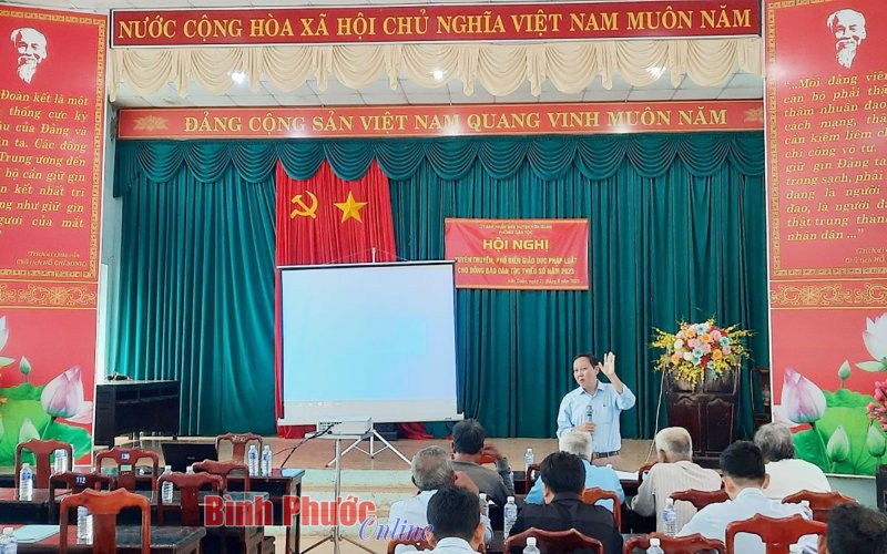 Hớn Quản phổ biến pháp luật trong vùng đồng bào dân tộc thiểu số