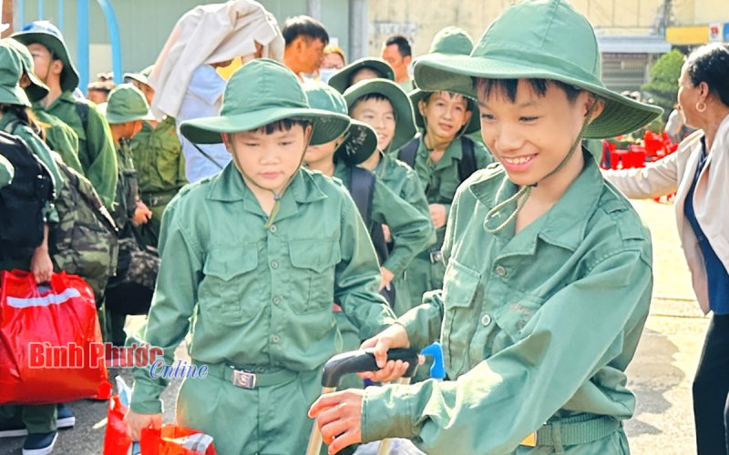 Khai mạc chương trình “Chúng em tập làm chiến sĩ Điện Biên”