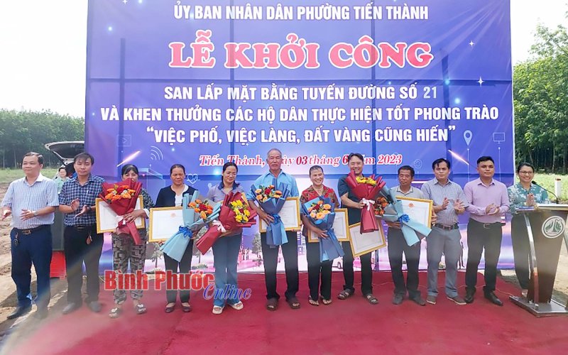 Khởi công san lấp mặt bằng đường 21 phường Tiến Thành