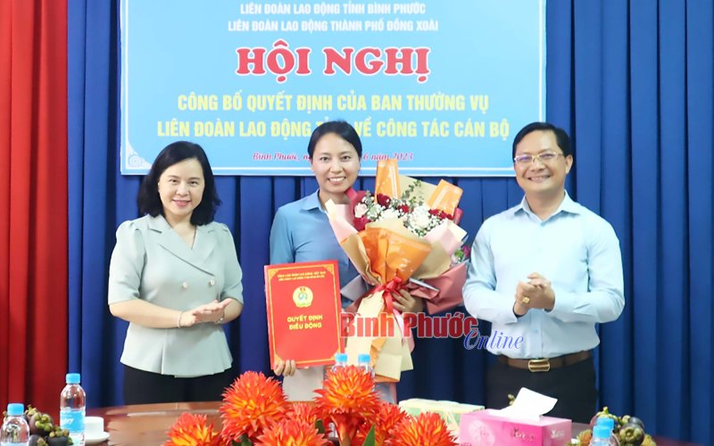 Liên đoàn Lao động tỉnh công bố quyết định về công tác cán bộ