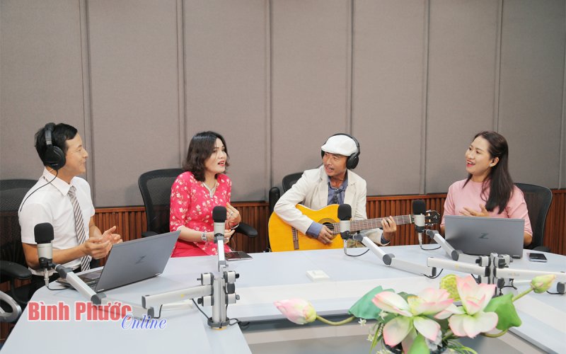 Liên hoan Nghiệp vụ báo chí tỉnh Bình Phước lần thứ I: Hấp dẫn phần thi phát thanh trực tiếp