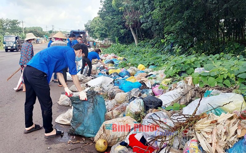 Lộc Ninh: 400 tình nguyện viên dọn sạch 60 tấn rác