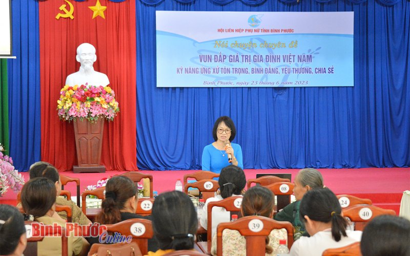 Nói chuyện chuyên đề: Vun đắp giá trị gia đình Việt Nam