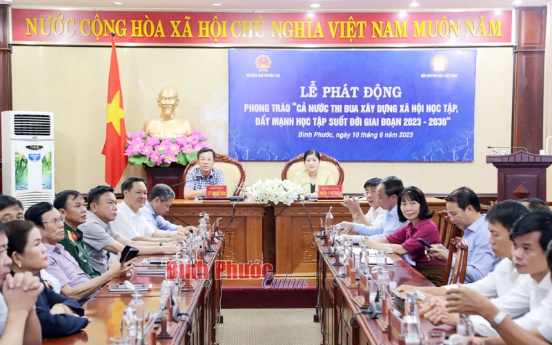 Phát động thi đua xây dựng xã hội học tập, học tập suốt đời