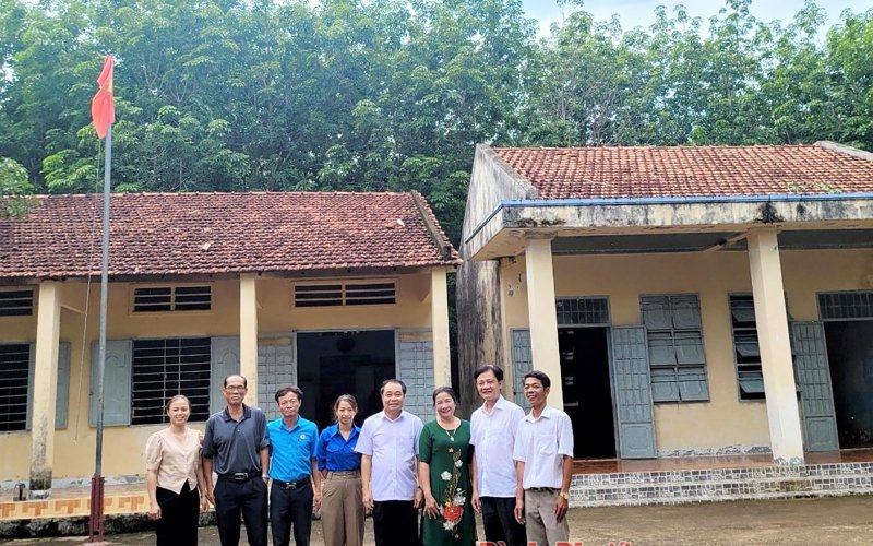 Phú Riềng: Gia đình ông Trịnh Văn Thành hiến 1.000m2 đất xây trường