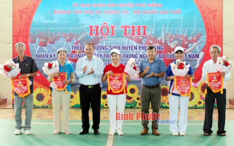 Phú Riềng: Sân chơi bổ ích của người cao tuổi