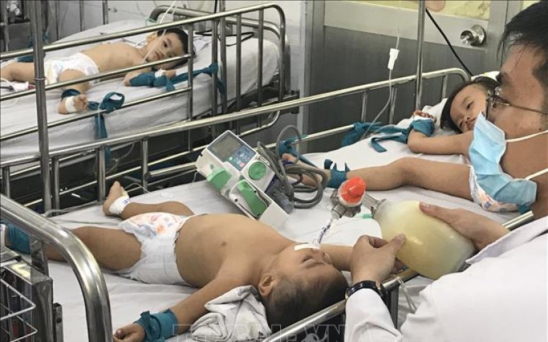 Số ca tay chân miệng vẫn đang tăng, lo ngại chủng gây bệnh nặng