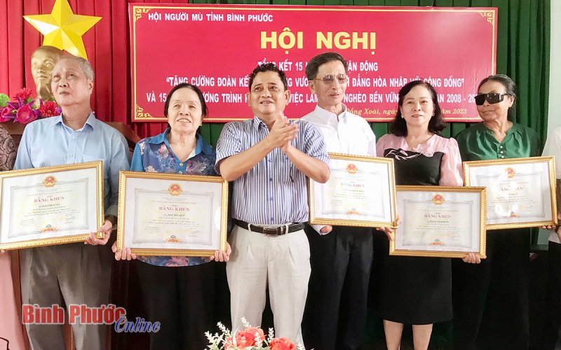 Tăng cường đoàn kết, chủ động vươn lên, hòa nhập với cộng đồng